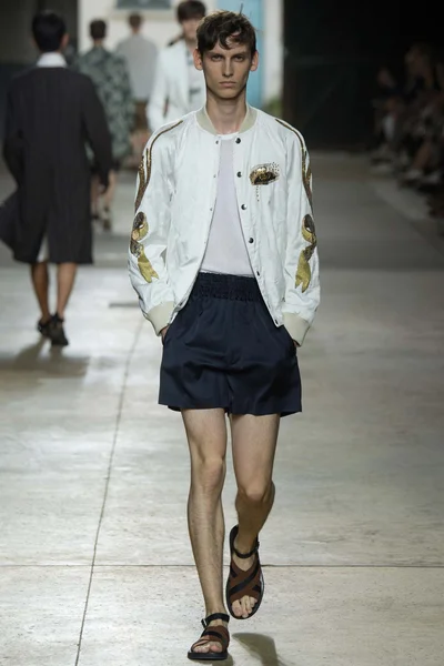 Look 44